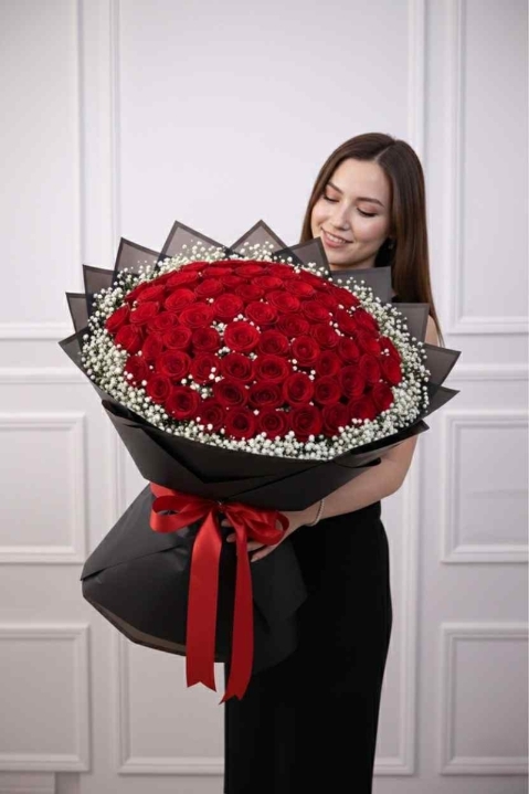 Eternal Love – 100 Red Roses Luxury Bouque